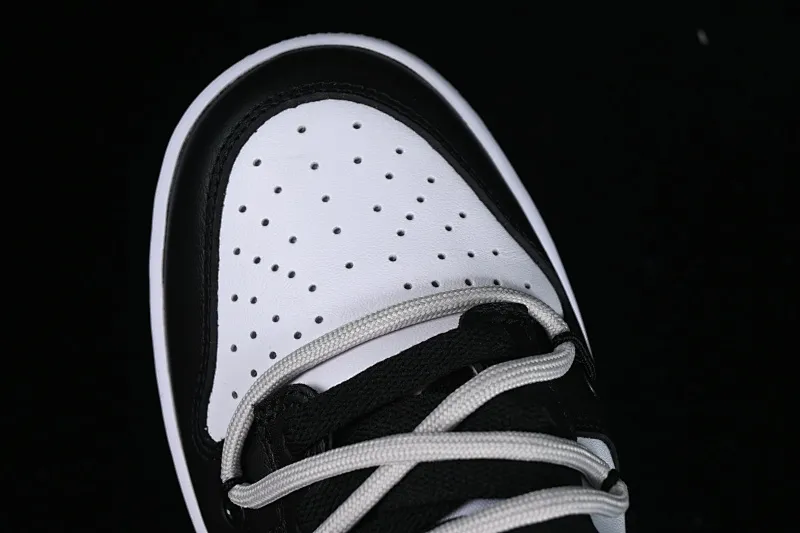All Categories Nk SB Dunk Series Nk SB Dunk Low Low-top sneakers Nk Dunk Low Leather letters High street deconstruction Black and gray SB strap low-top casual sneakers DV0831-101